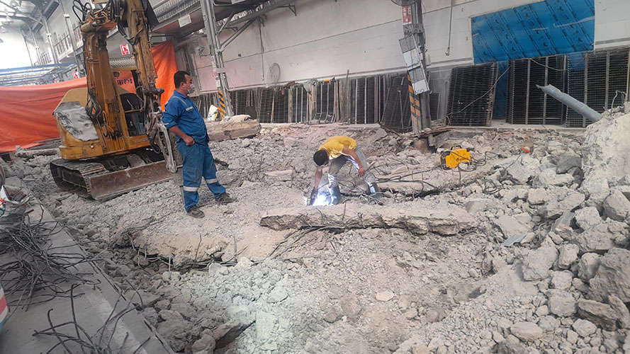 Đục phá nền bê tông Đục phá nền bê tông